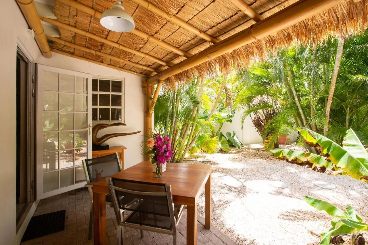 Bed & Breakfast B&B Sombre Di Kabana Willemstad